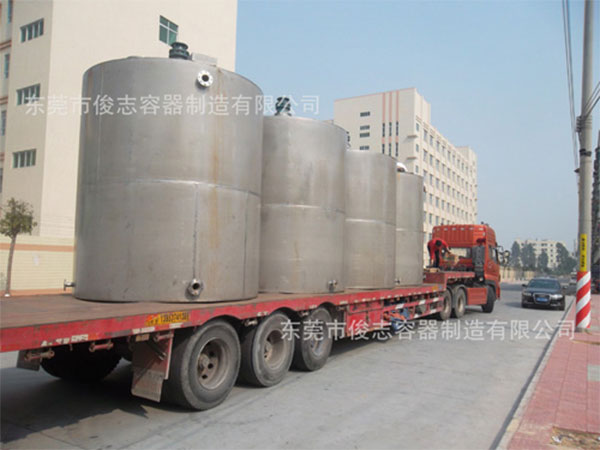 不鏽鋼罐現場(chǎng)安裝